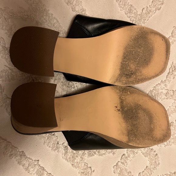 Sleek Square-Toe Leather Mule Slides in Classic Black - Picture 6 of 9